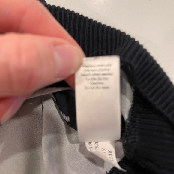 Althleta Sz XS Black Floral Print Ribbed Shell Zephyr Tank Top Black UPF 50+ - Picture 5 of 8